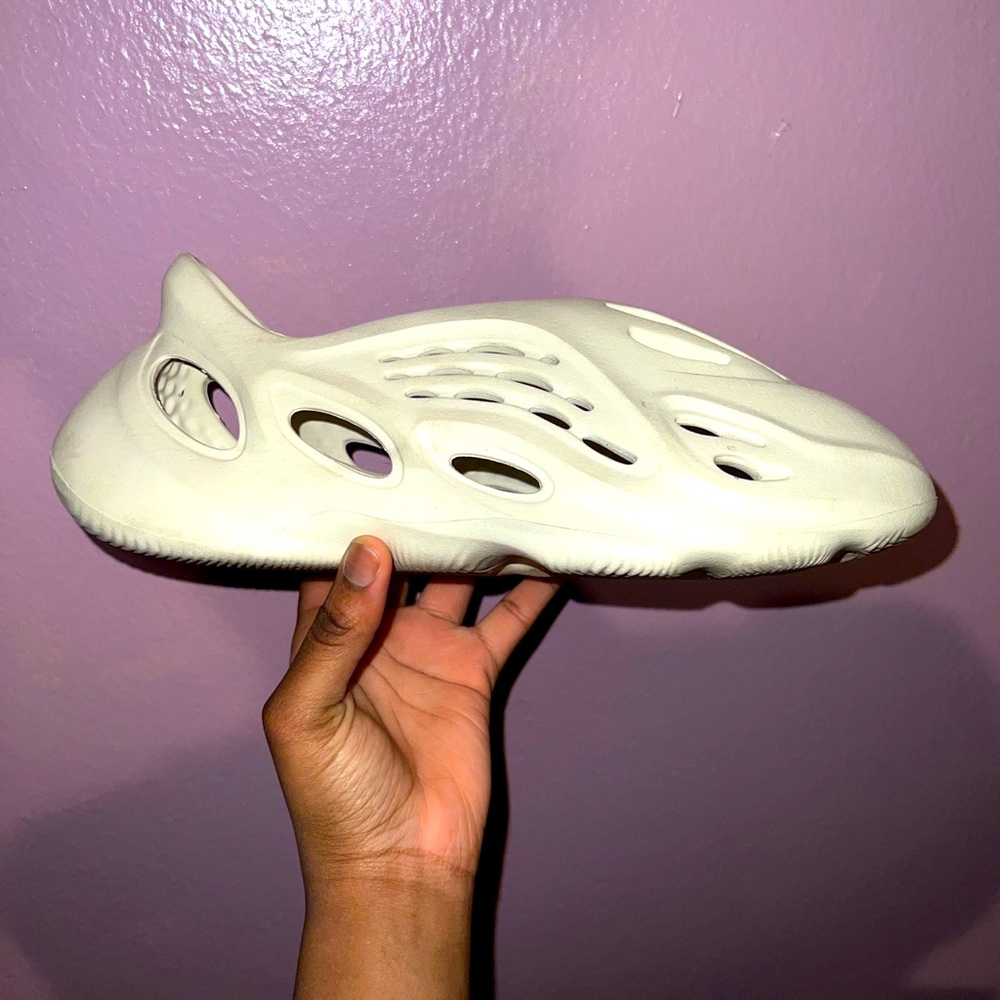 yeezy foam runners looking for a new home price us negotiable